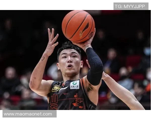 高诗岩：从篮球新星到职业生涯的辉煌之路探索与成长的故事