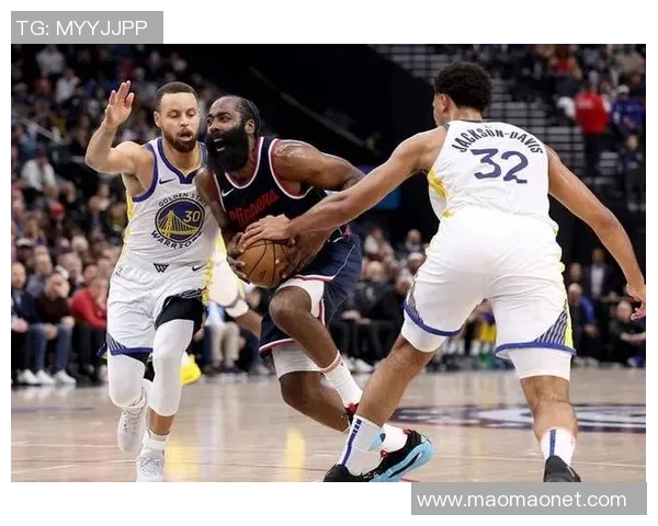 勇士与快船季后赛激战回顾精彩瞬间与战术分析