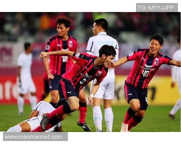 福冈黄蜂与群马的激烈对决展现足球魅力与团队精神