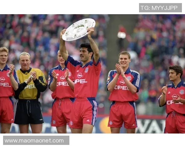 亨克与标准烈日激战正酣谁能在这场对决中笑到最后